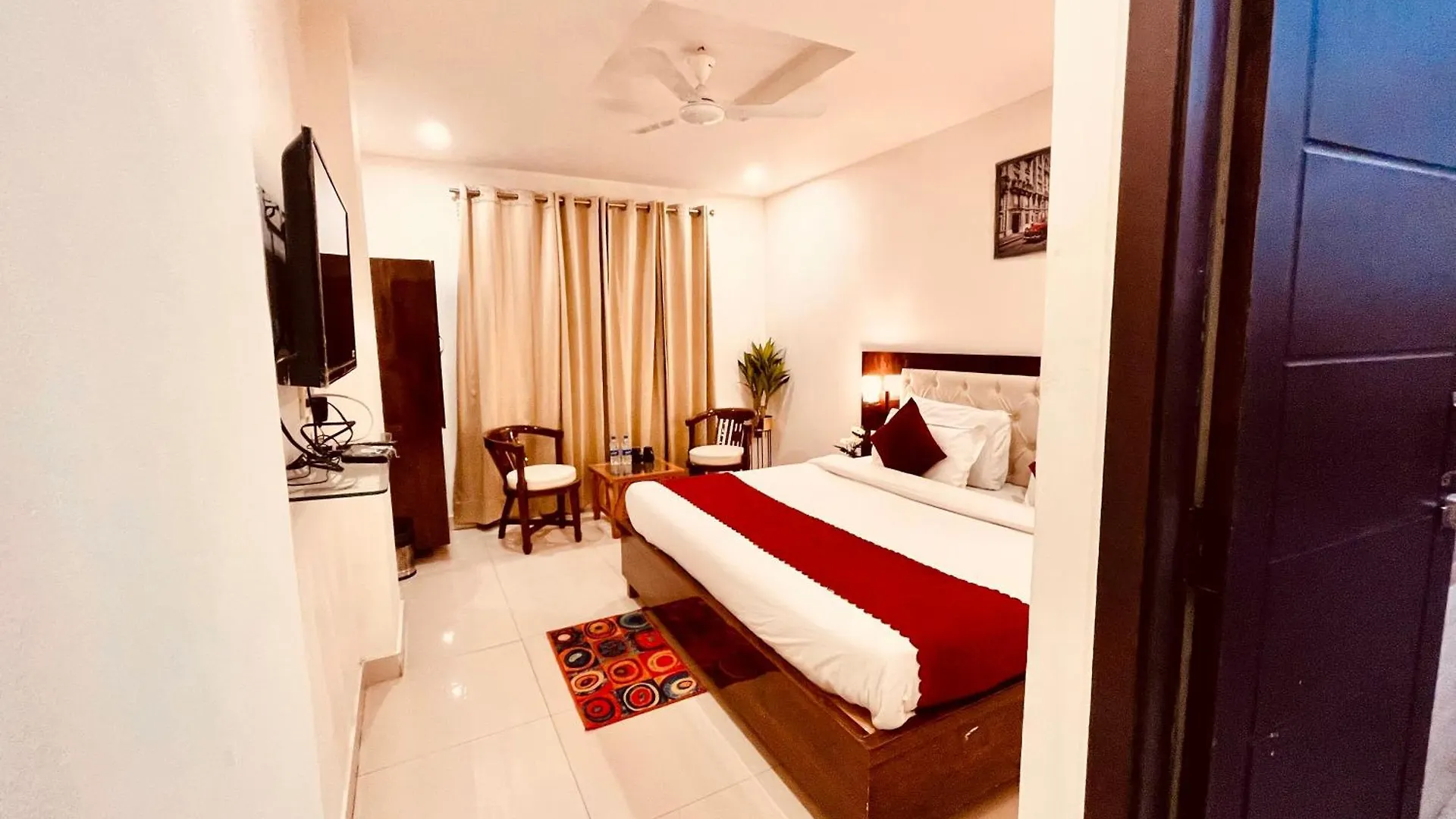 Sampat Royal Cafe Hotel Delhi