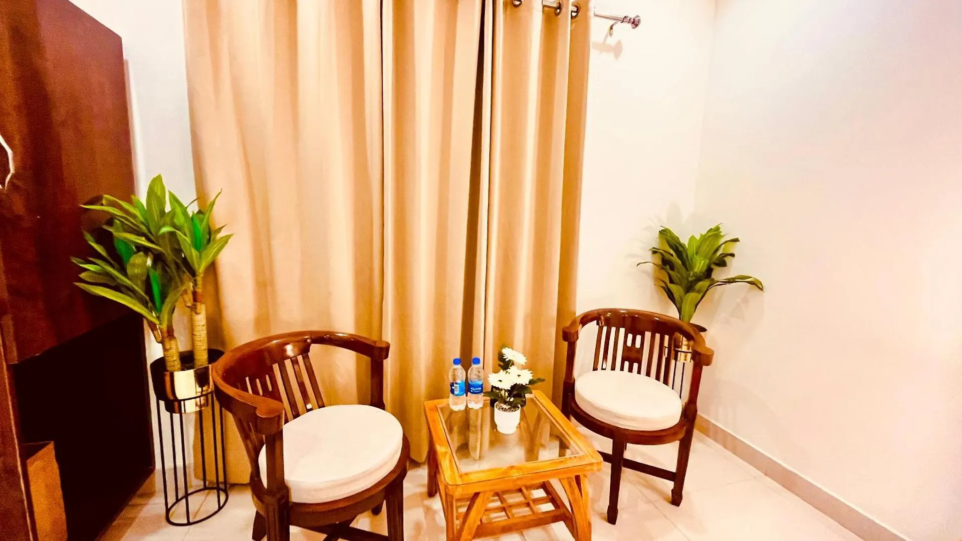 Sampat Royal Cafe Hotel Delhi   Delhi (National Capital Territory of India)