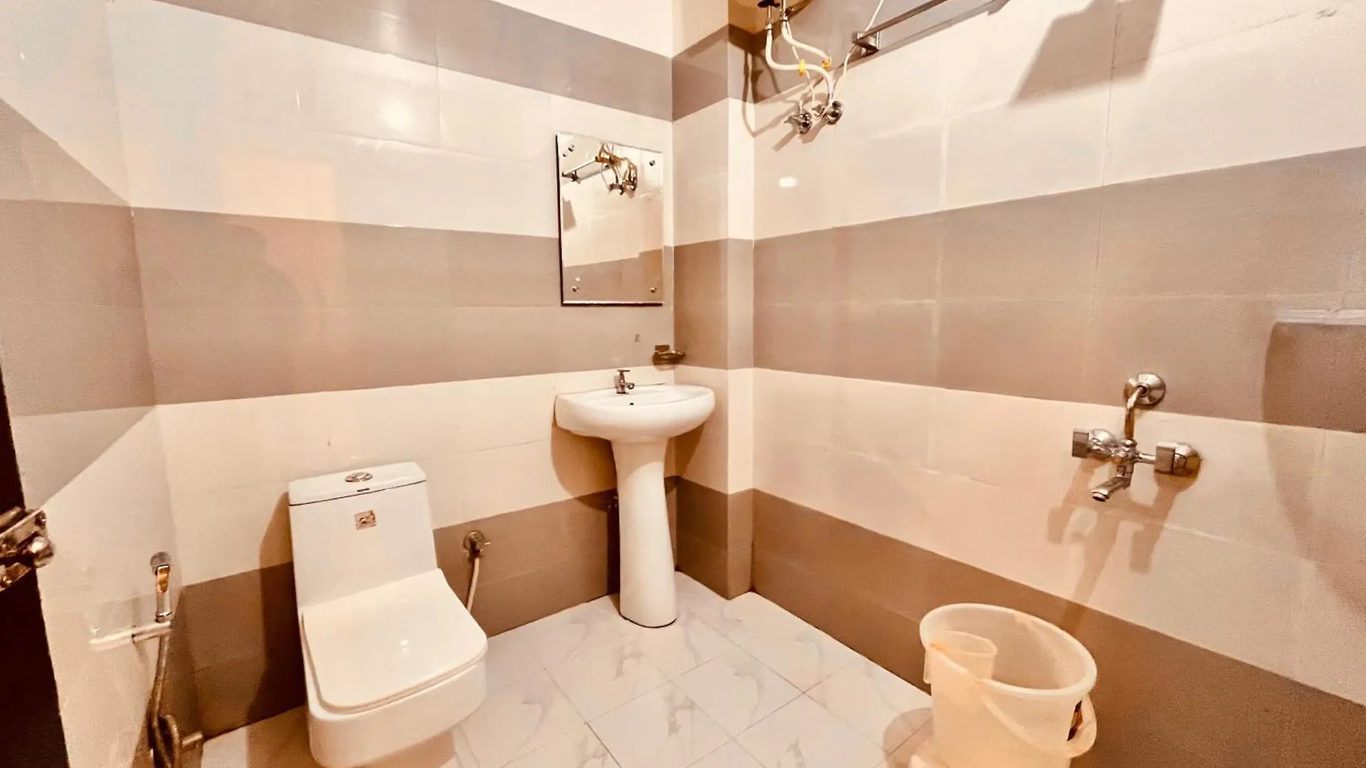 Sampat Royal Cafe Hotel Delhi