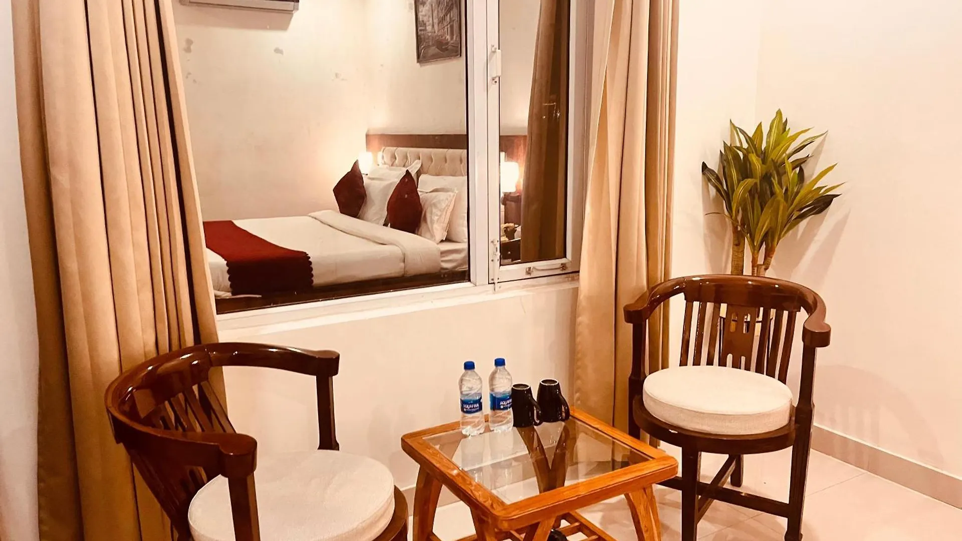 Sampat Royal Cafe Hotel Delhi  4*, Delhi (National Capital Territory of India) India